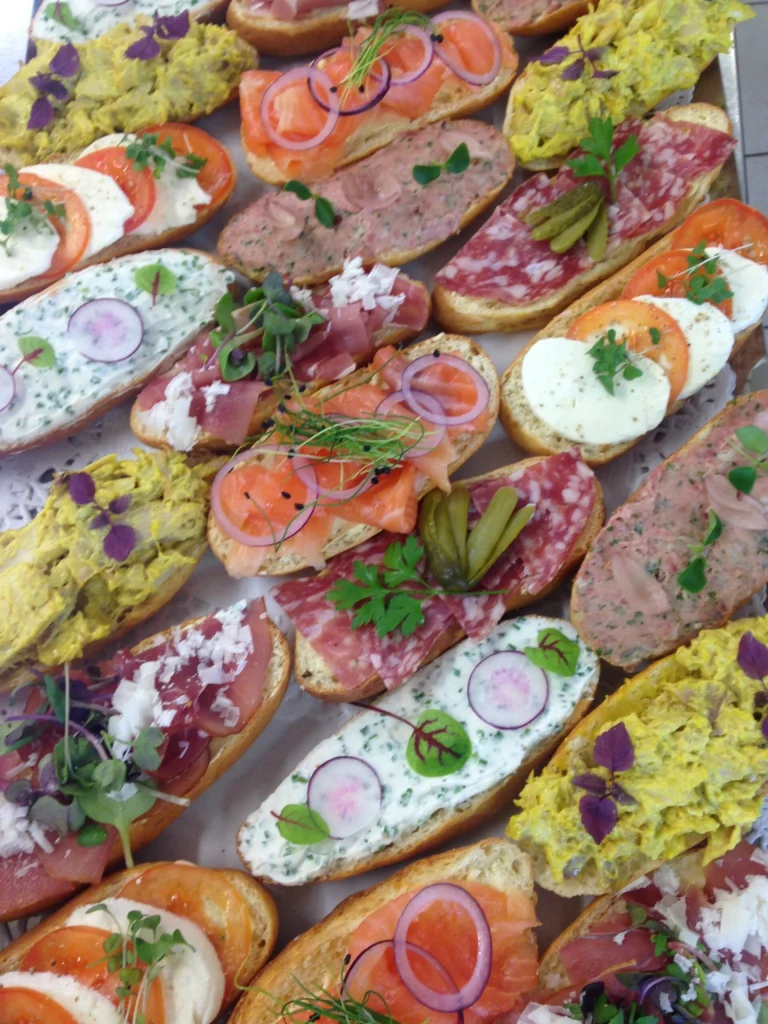 Plateau de buffet : verrines et bouchées salées